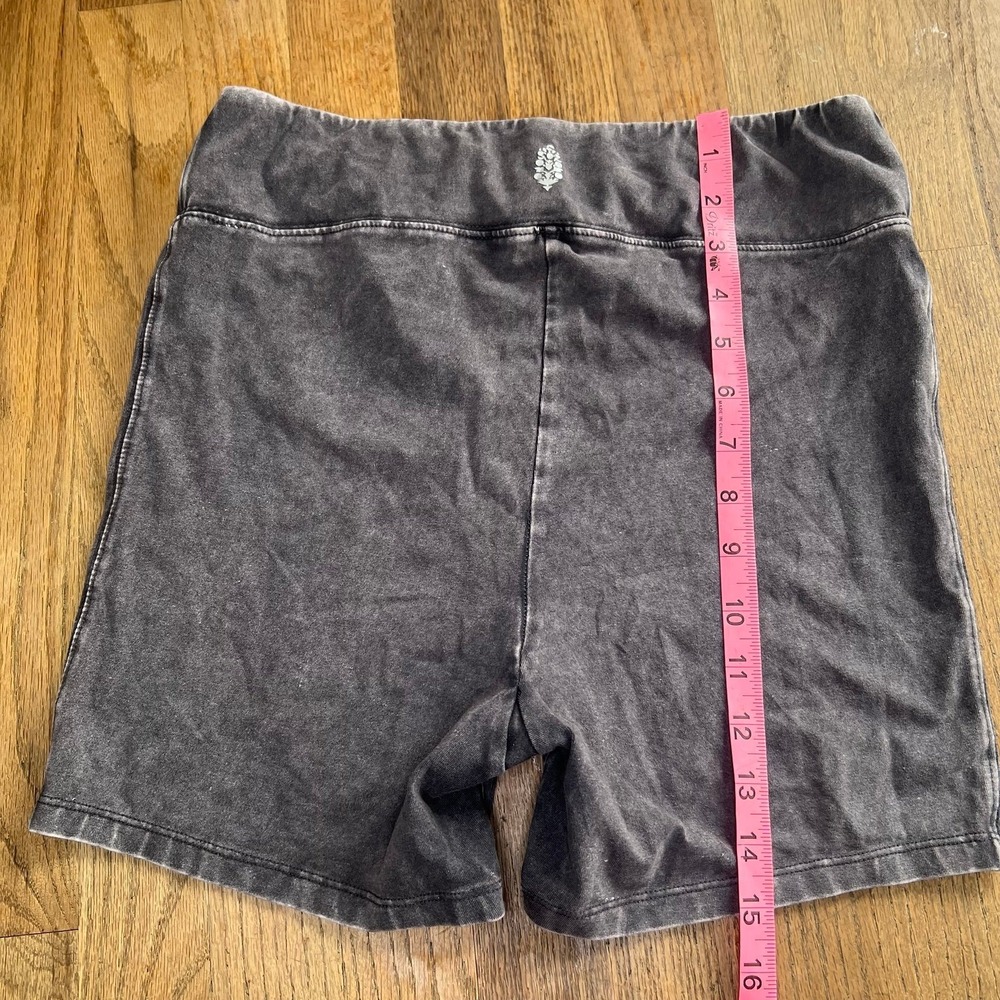 SOLD
by Free People Gray Athletic biker Shorts size Large - Picture 6 of 9